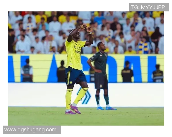 绿茵场的“不传之秘”:菲利克斯的C罗式选择,一次蓄势待发的冒险? 绿茵场的“不传之秘”:菲利克斯的C罗式选择,一次蓄势待发的冒险?